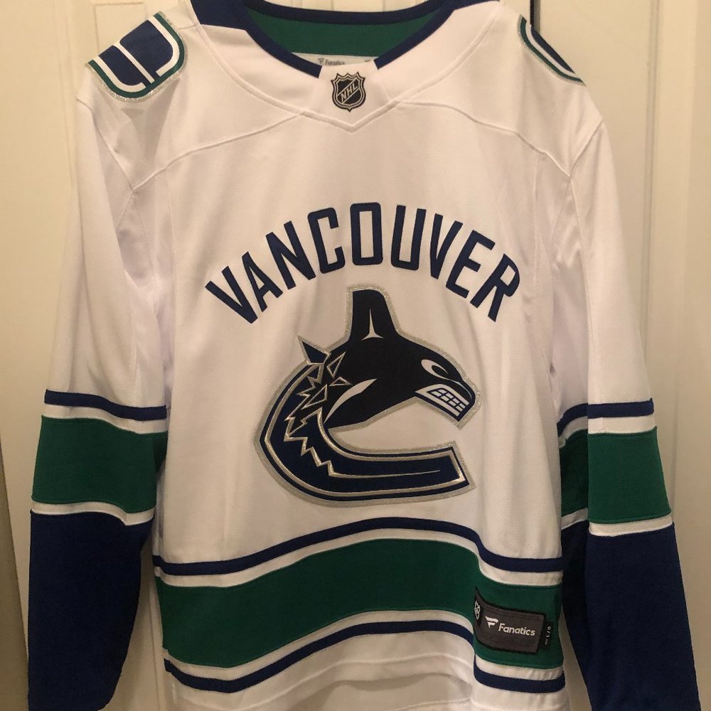 NWT Vancouver Canucks Licensed Jersey L
